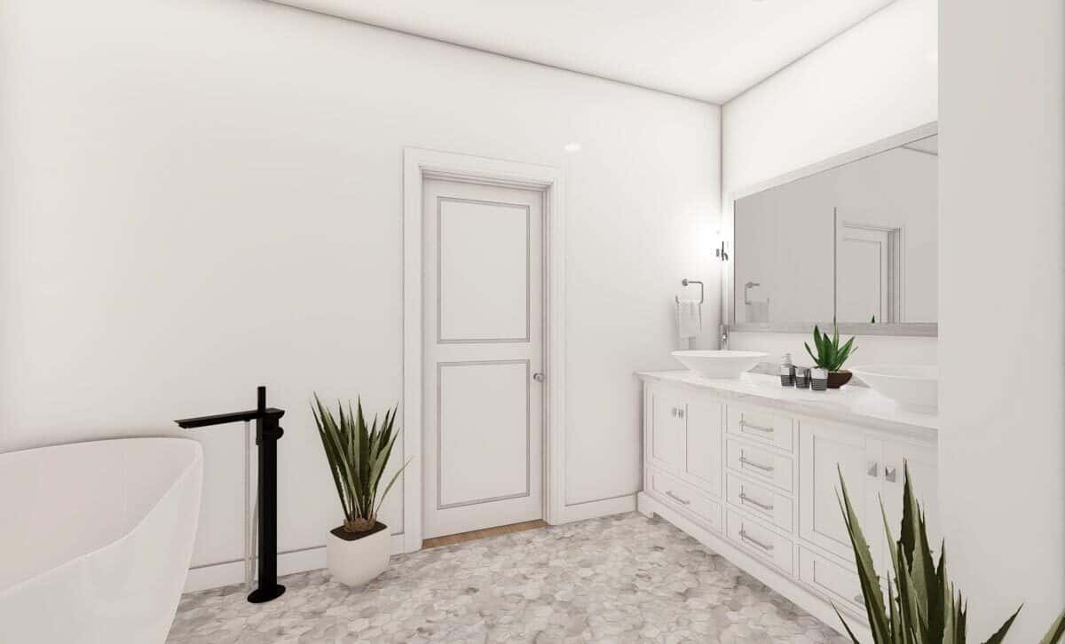 主浴室有一个独立浴缸和一个白色梳妆台，配有两个水槽和一面长方形镜子。