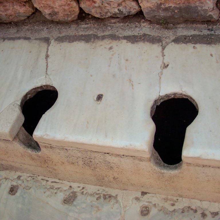古罗马人建造的古代公共厕所。