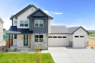 现代与传统:美国新房屋平面图特性膨胀车库能停三辆