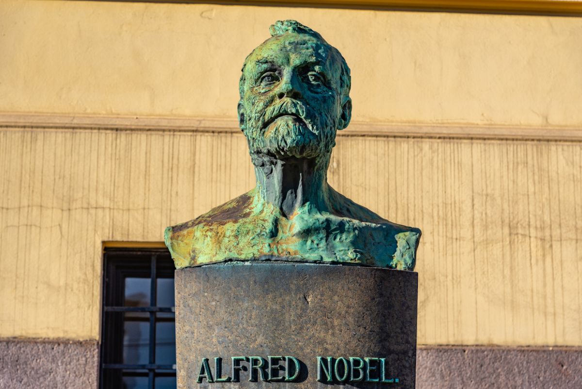 用铝制成的阿尔弗雷德·诺贝尔雕像。