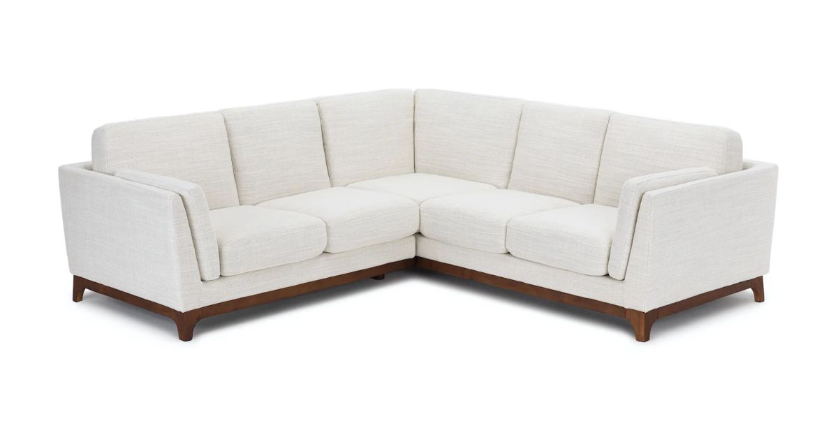 由Article在白色背景上制作的令人惊叹的L形白色Ceni组合沙发