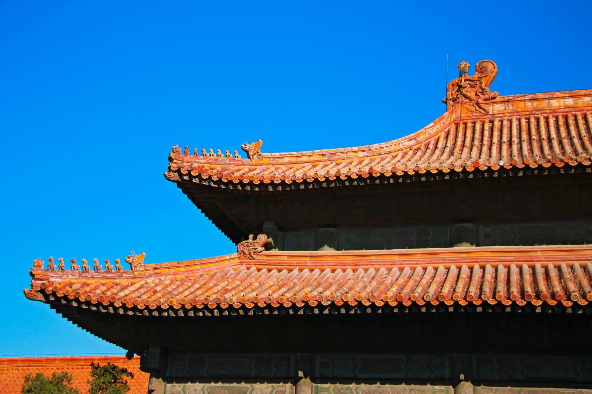 中国古代建筑，有腰墙式屋顶。