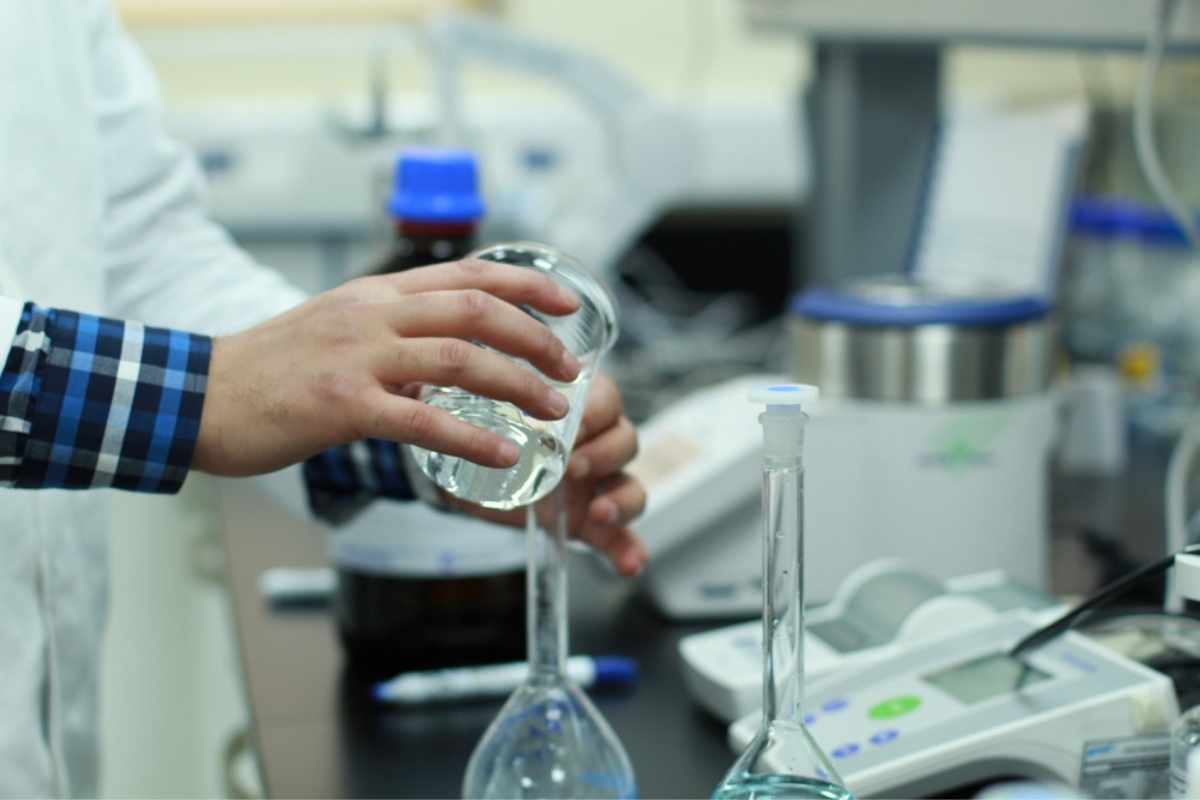 容量的玻璃瓶化学用于准确地准备解决方案。