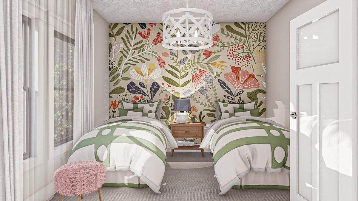 有两张床的第二间卧室里有一幅可爱而多彩的壁画作为漂亮的背景。