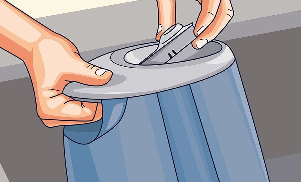 如何清洁加湿器-步骤4:清空水箱
