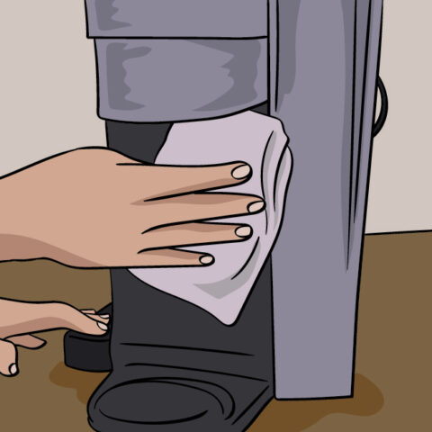 如何清洁Keurig咖啡机-第六步:清洁咖啡机外壳