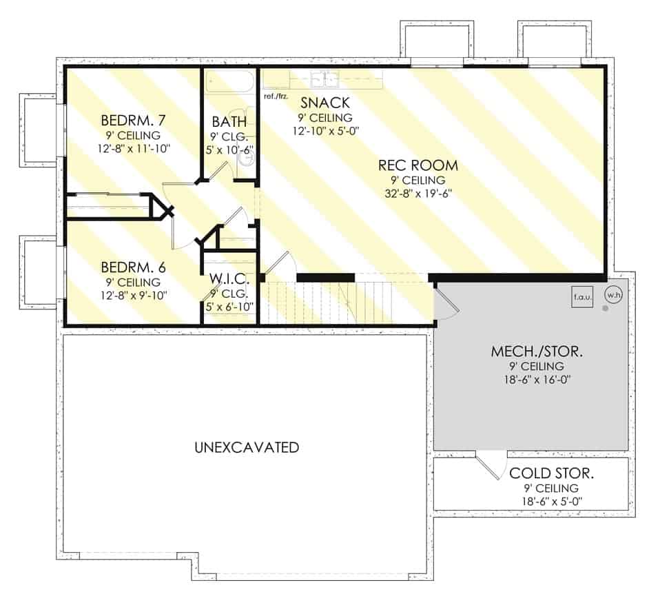 地下室平面图有两间卧室，储物空间，和一个带小吃店的娱乐室。