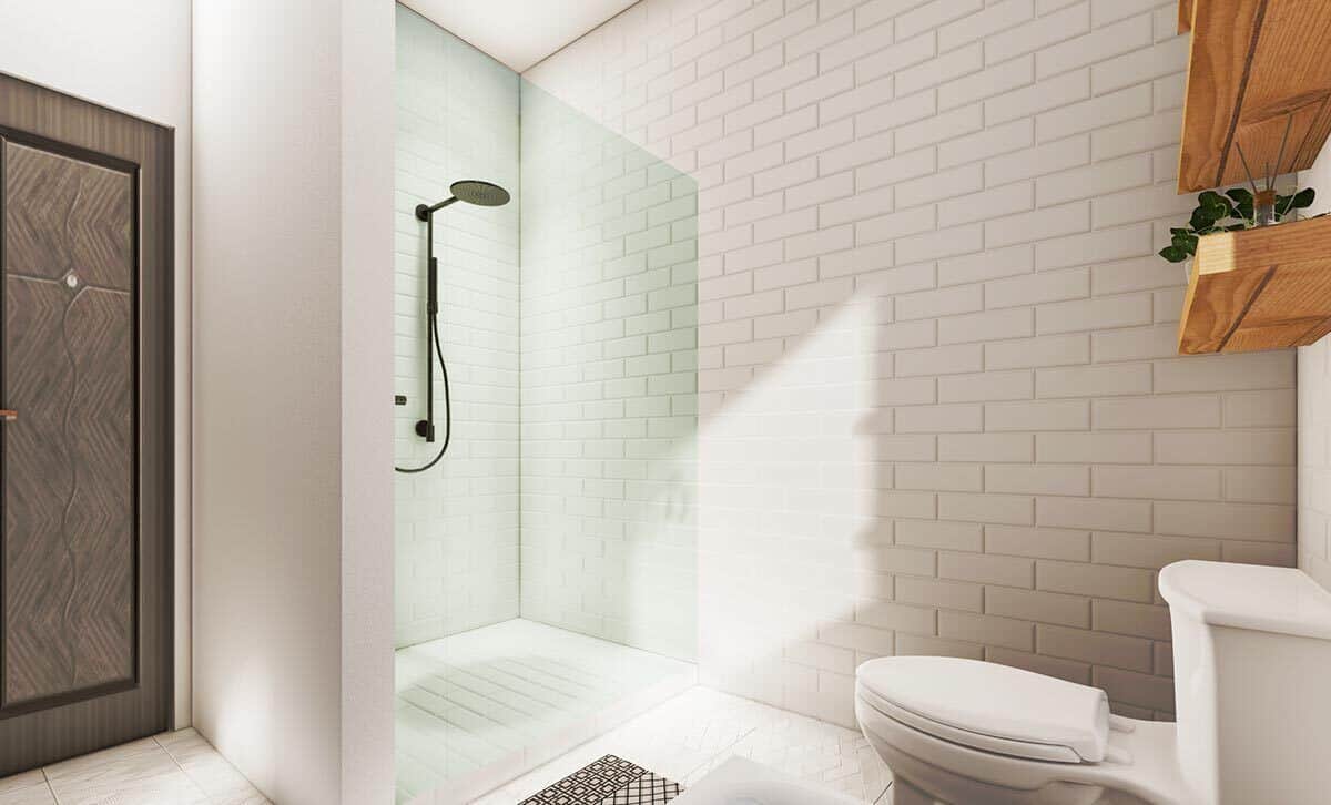 主浴室配有一间带玻璃板和锻铁固定装置的步入式淋浴间。