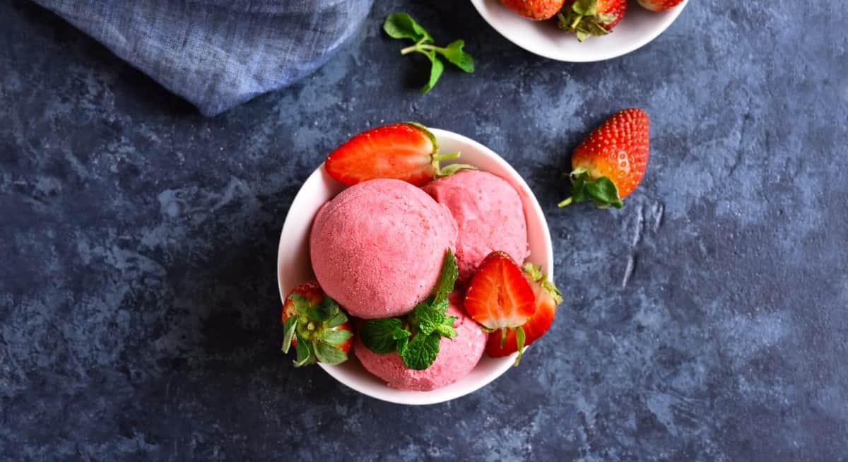 无乳素食草莓冰淇淋