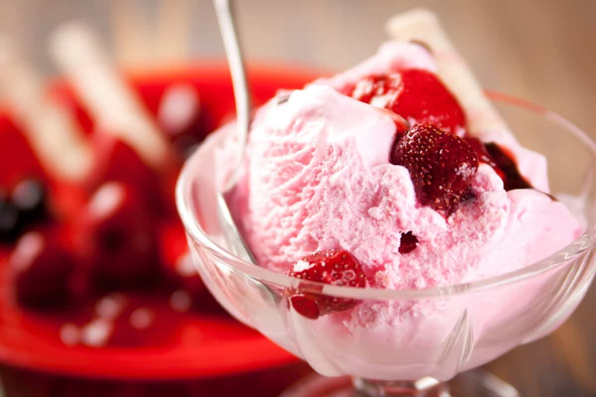 白巧克力草莓冰淇淋