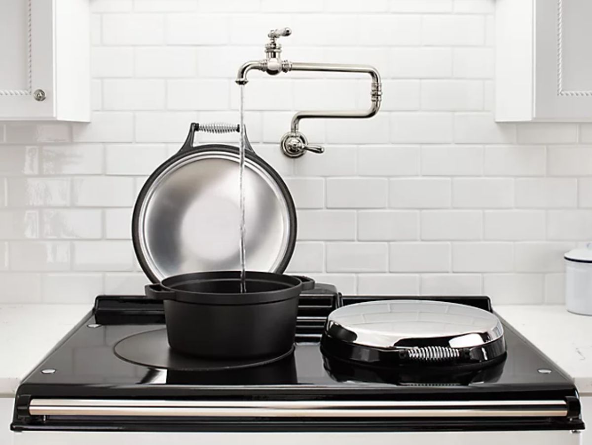 科勒制造的奇特的装满锅的厨房水槽水龙头