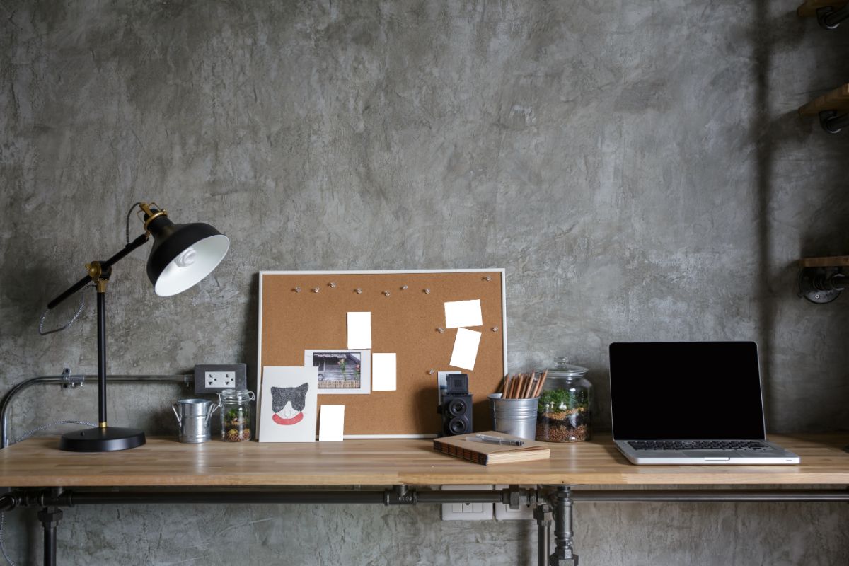 极简主义的办公室，大理石墙纸。
