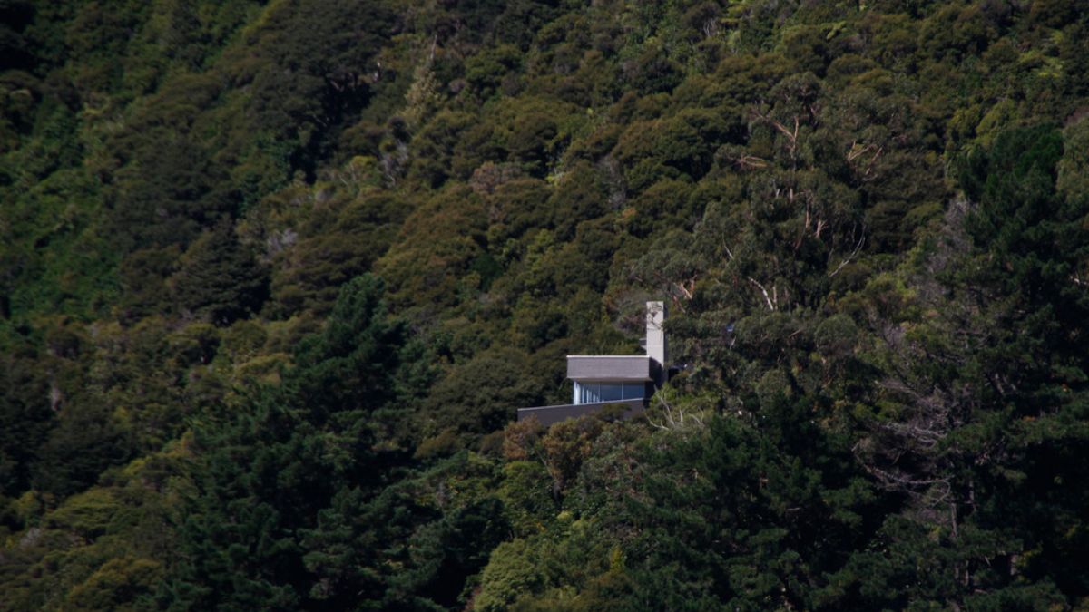 升高的角度位置弗朗西斯·贝尔的房子坐落在一座高山。