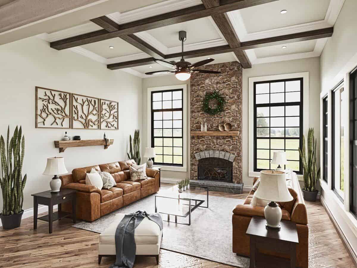 客厅里有棕色真皮座椅，一座石砌壁炉，格子天花板上镶着外露的木梁。