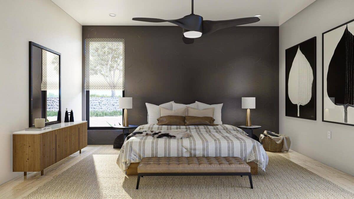 主卧室铺着硬木地板，一面带有高窗的黑色强调墙。