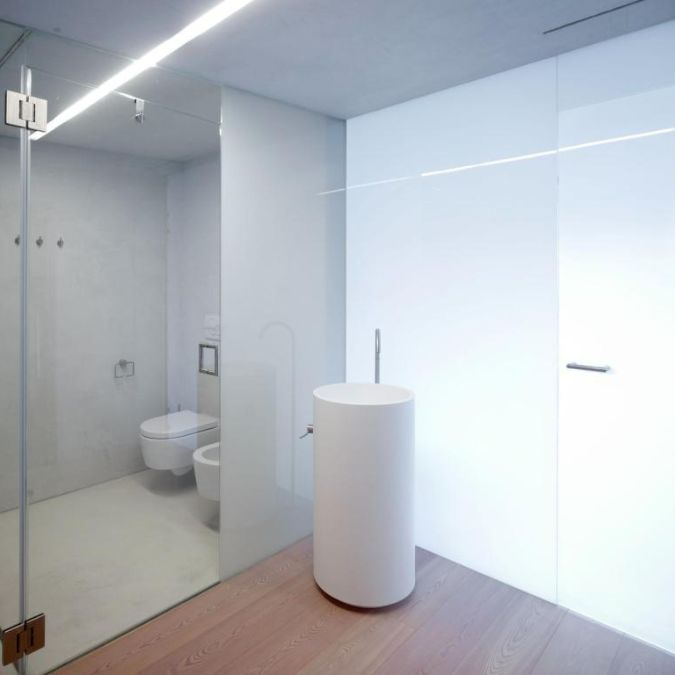 这室内照片显示了室内设计的浴室。