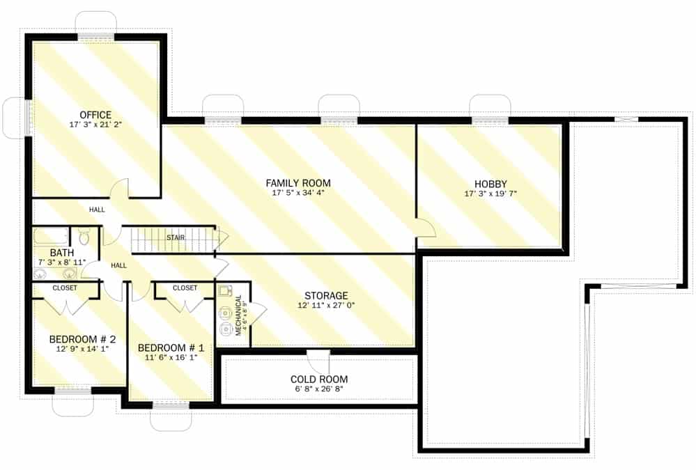 底层平面图与家庭房间,爱好的房间,第二个办公室,两个额外的卧室,和大量的存储空间。