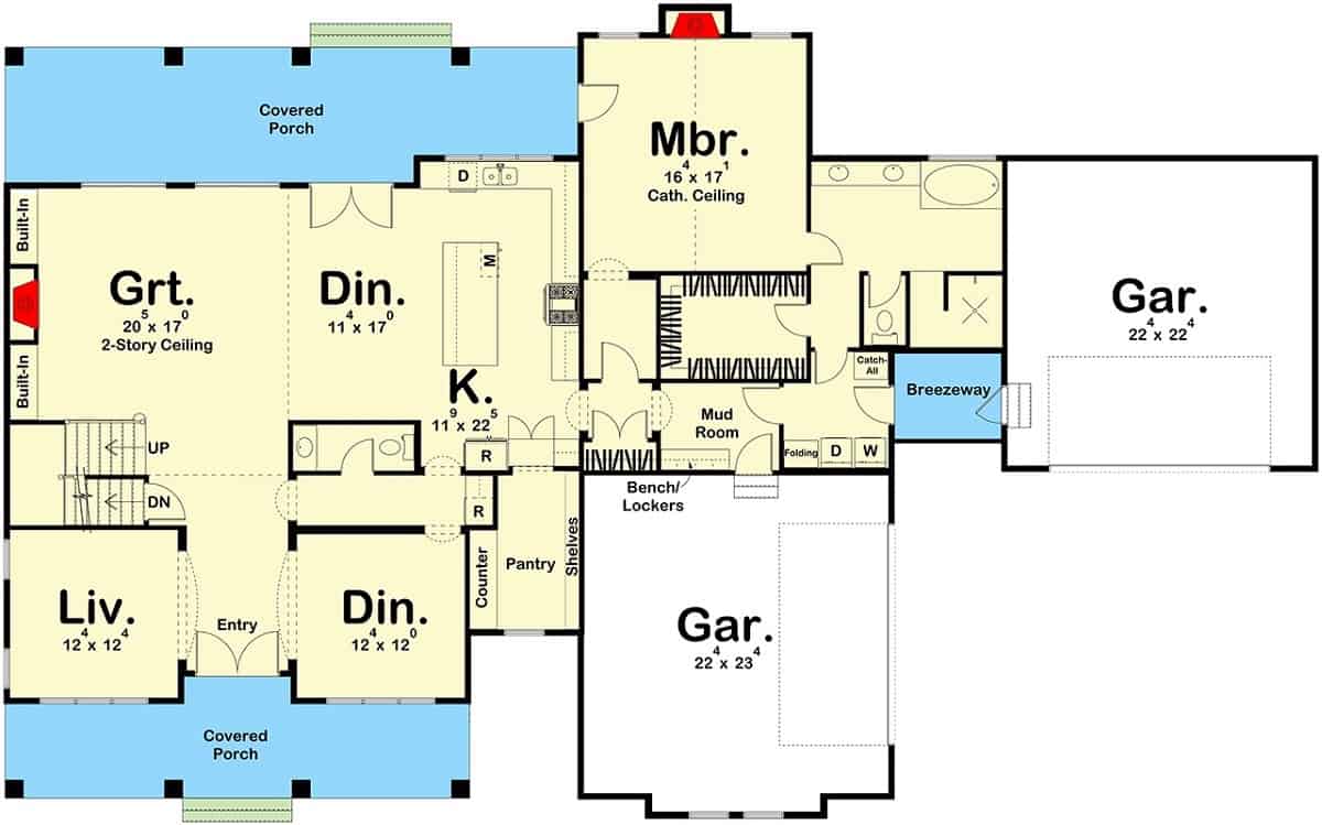 两层四卧室现代农舍的主平面平面图，设有门厅，客厅，餐厅，大房间，休闲餐厅，厨房，主套房和通往车库的储藏室。