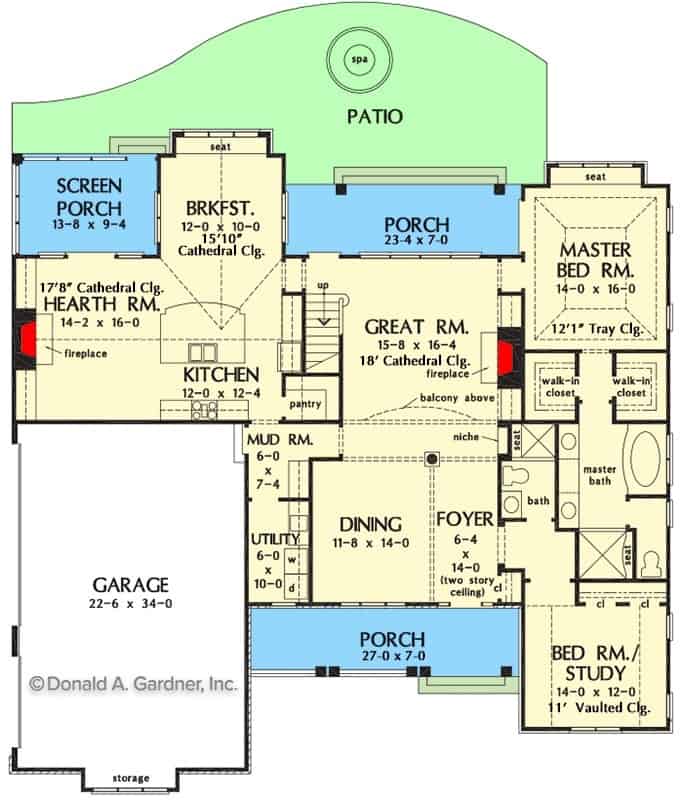 主级两层的平面图欧式5-bedroom回家门厅,餐厅,房间,厨房,早餐角落,壁炉的房间,两间卧室,一个侧载车库,和大量的户外空间。