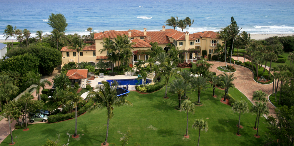 前佛罗里达海滩豪宅的鸟瞰图