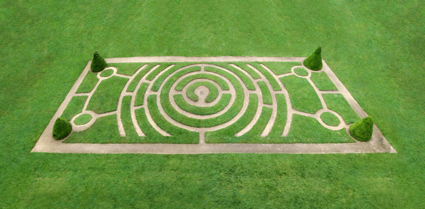 简单的草地迷宫设计在大矩形领域
