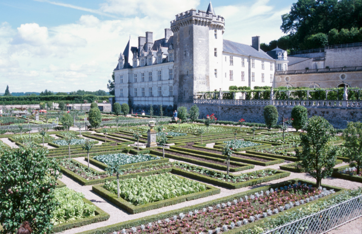 巨大的英式花园，迷宫是城堡场地的一部分